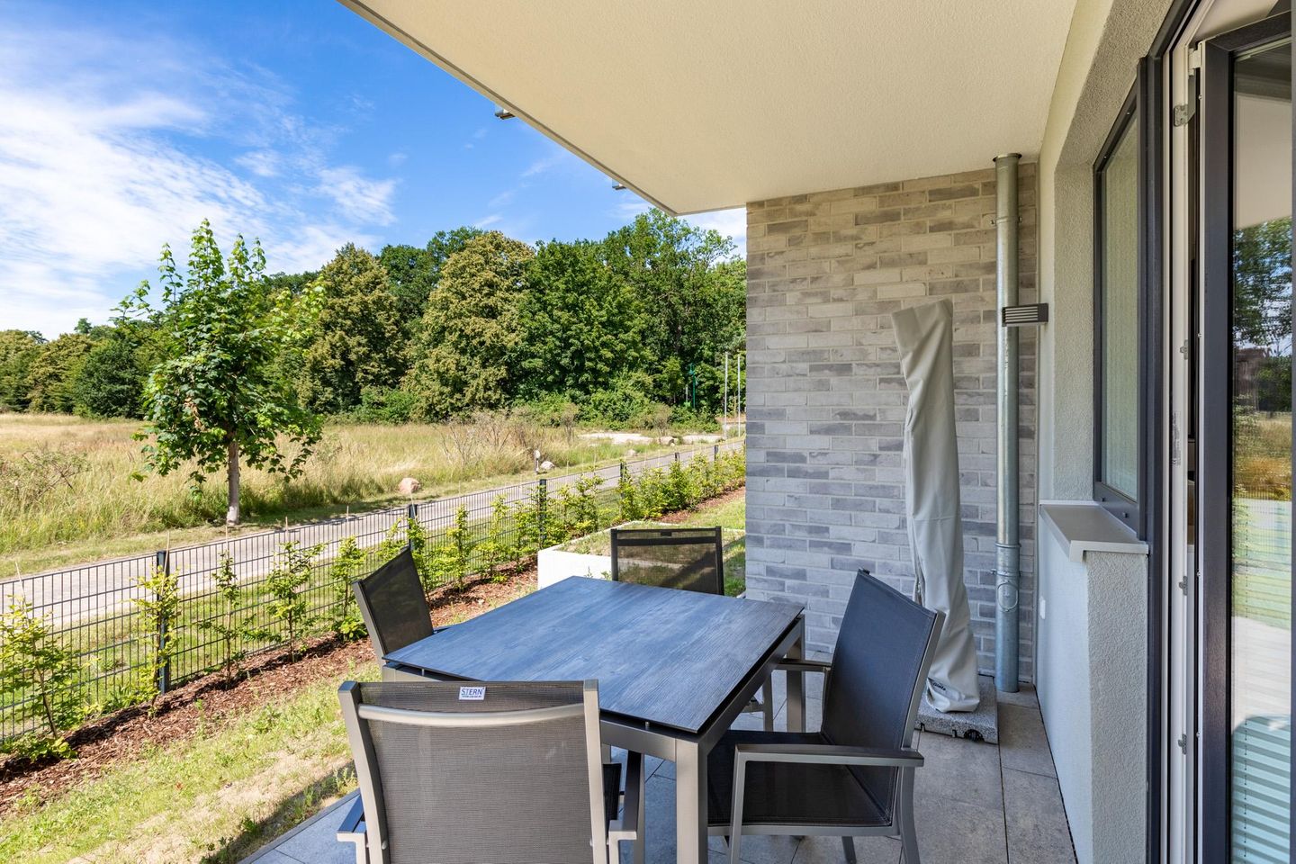 Aparthotel Ostseeallee Aparthotel Ostseeallee 2-10 Boltenhagen - Terrasse mit Zugang zum Wohn-/Essbereich