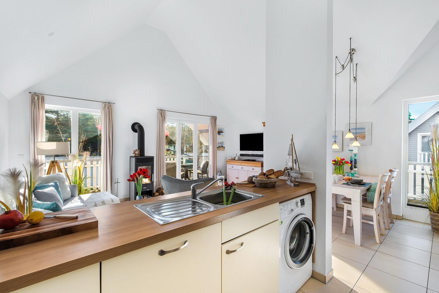 Ostseepark Rügen Ostseepark Rügen 21 Rügen - Wohn-Essbereich mit Küchenzeile