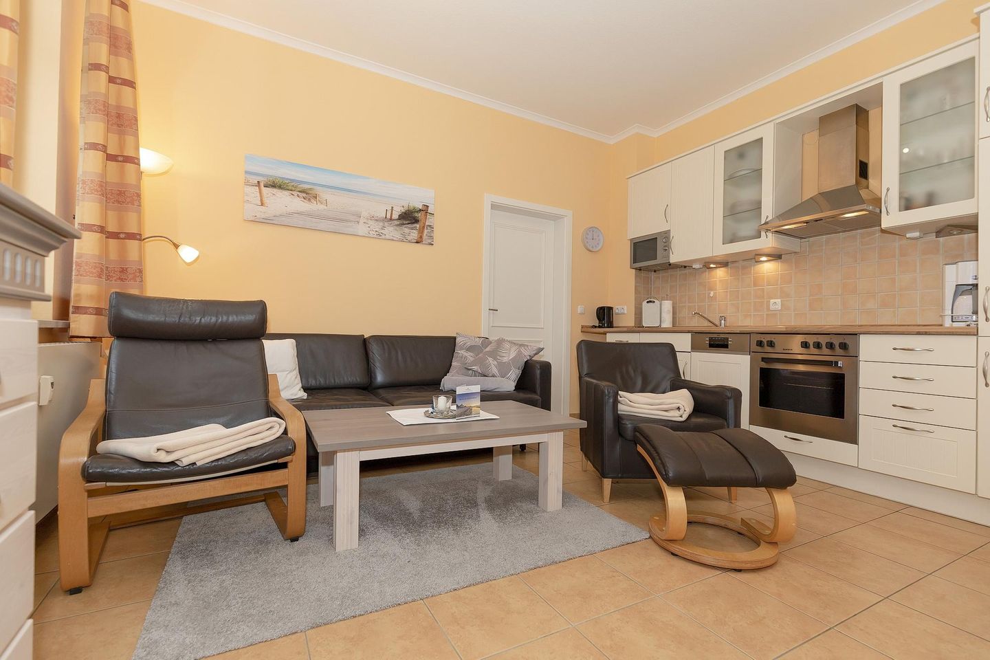 Dünenschloss Dünenschloss 1-42 Kühlungsborn - Wohn-Essbereich mit Couch