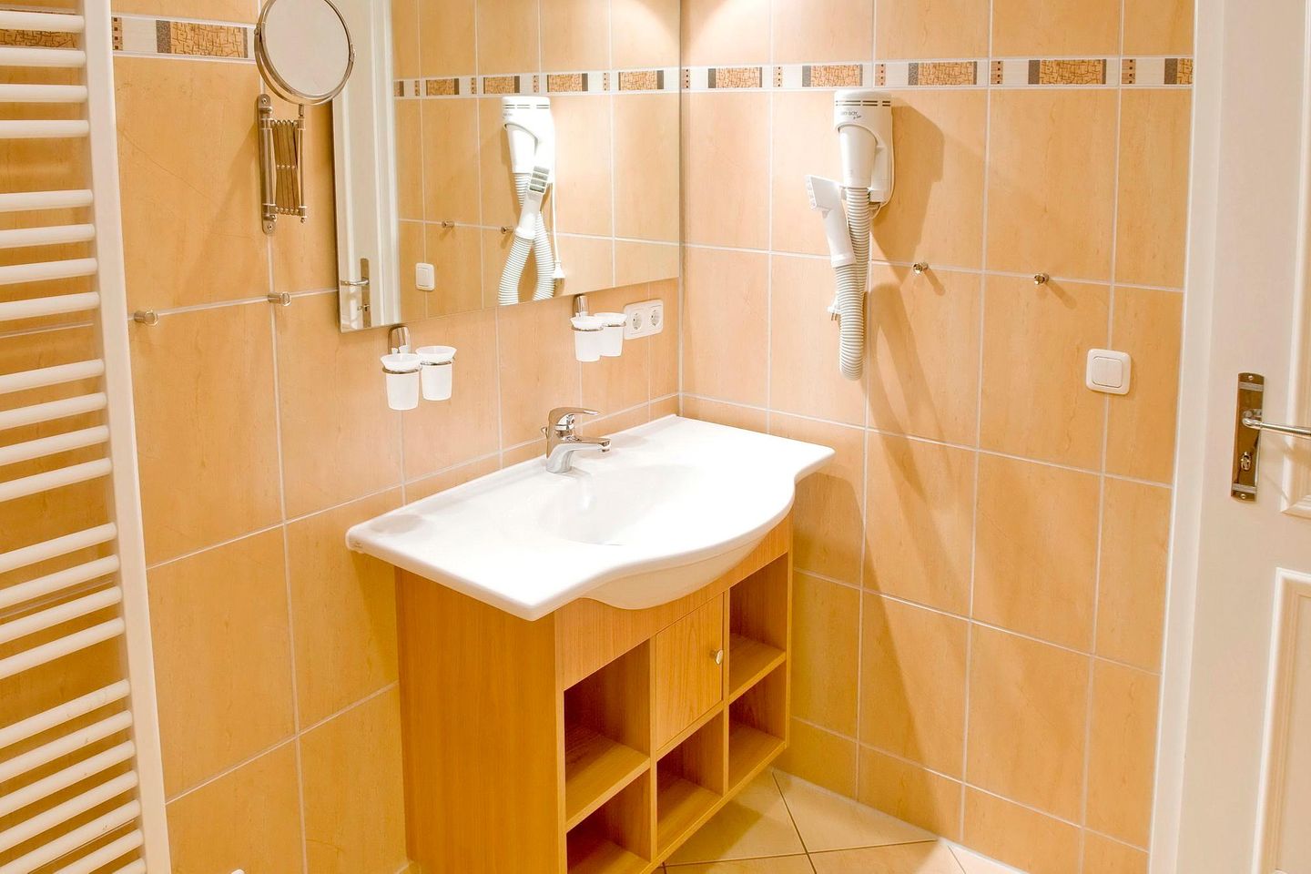 Dünenschloss Dünenschloss 1-42 Kühlungsborn - Badezimmer mit Duschwanne