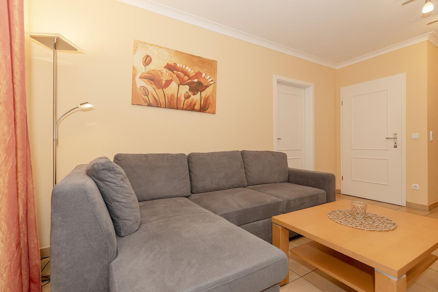 Apartment-Residenz Ostseestrand Apartment-Residenz Ostseestrand 27 Kühlungsborn - Wohn-Essbereich mit Couch