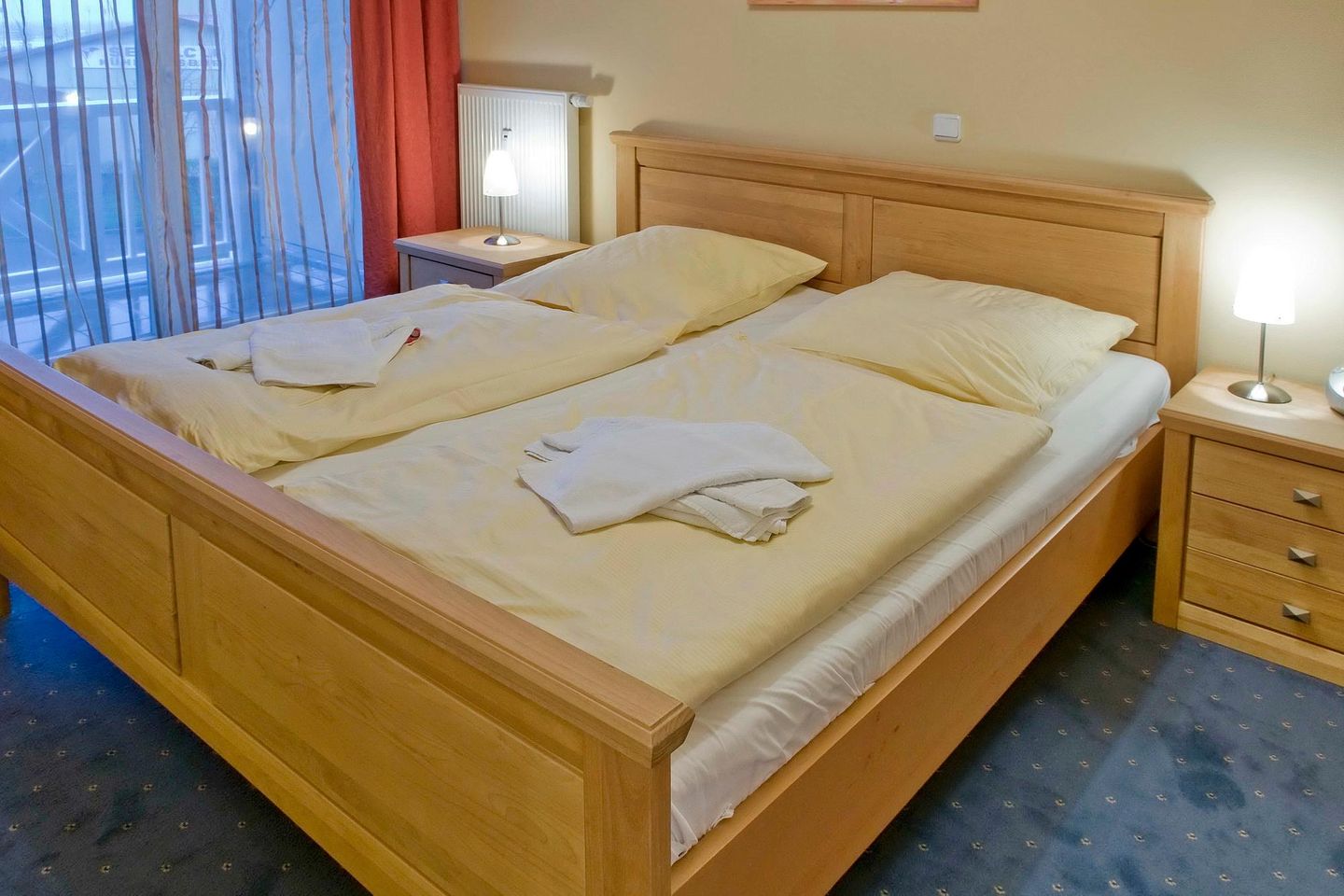 Apartment-Residenz Ostseestrand Apartment-Residenz Ostseestrand 27 Kühlungsborn - Schlafzimmer mit Doppelbett