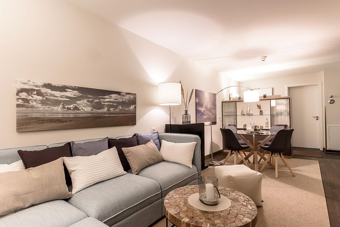 Resort Deichgraf Resort Deichgraf 31-09 Wremen - Wohn-Essbereich mit Couch