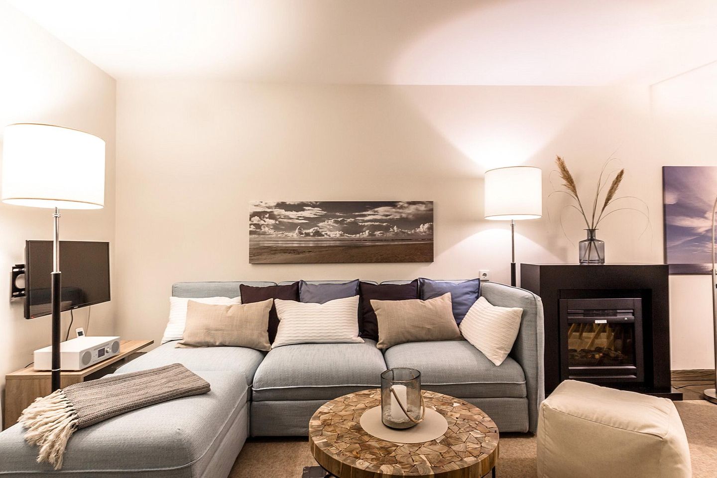 Resort Deichgraf Resort Deichgraf 31-09 Wremen - Wohn-Essbereich mit Couch