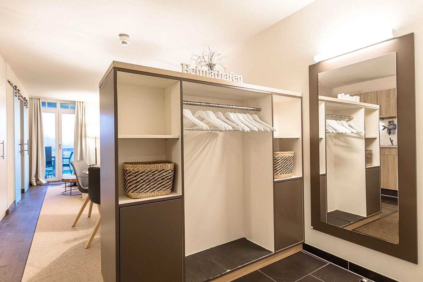 Resort Deichgraf Resort Deichgraf 31-09 Wremen - Flur mit Garderobe