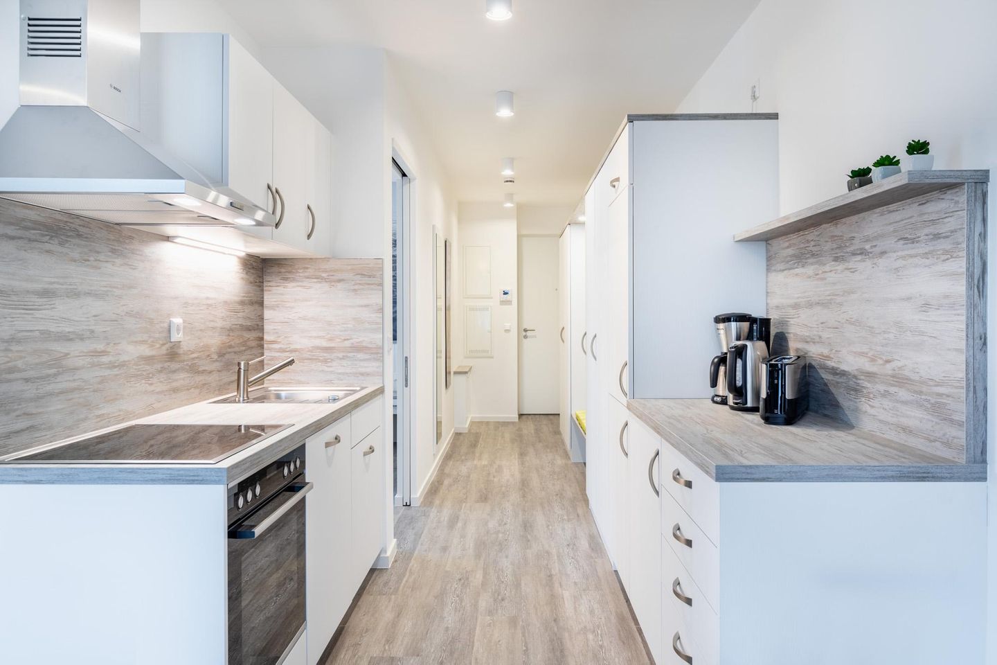 Apartmentanlage Meerblickvilla Apartmentanlage Meerblickvilla 0-01 Großenbrode - Offene Küche mit Backofen und Geschirrspüler - gbmv0-01 - Großenbrode