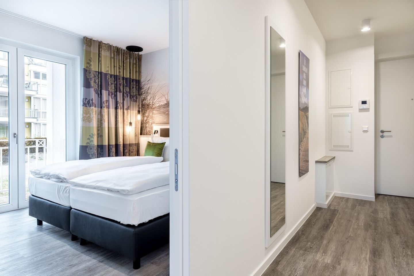 Apartmentanlage Meerblickvilla Apartmentanlage Meerblickvilla 0-01 Großenbrode - Flur mit Zugang zum Schlafzimmer - gbmv0-01 - Großenbrode