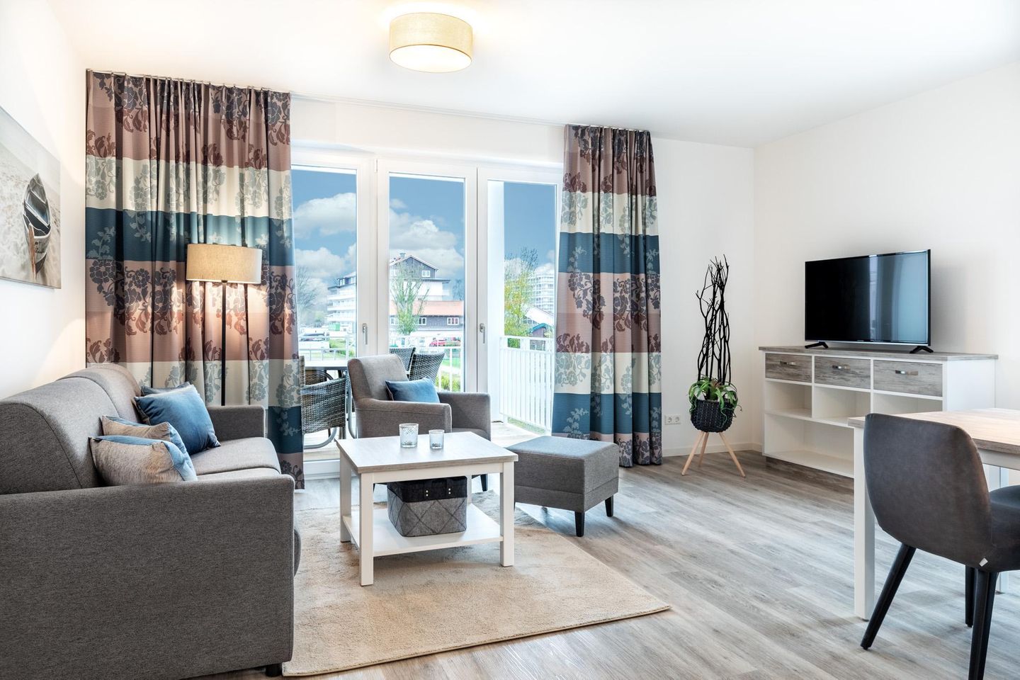 Apartmentanlage Meerblickvilla Apartmentanlage Meerblickvilla 1-04 Großenbrode - Wohn-/Essbereich mit Zugang zum Balkon - gbmv1-04 - Großenbrode