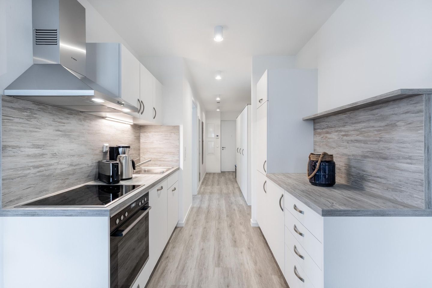 Apartmentanlage Meerblickvilla Apartmentanlage Meerblickvilla 1-04 Großenbrode - Offene Küche mit Geschirrspüler und Backofen - gbmv1-04 - Großenbrode