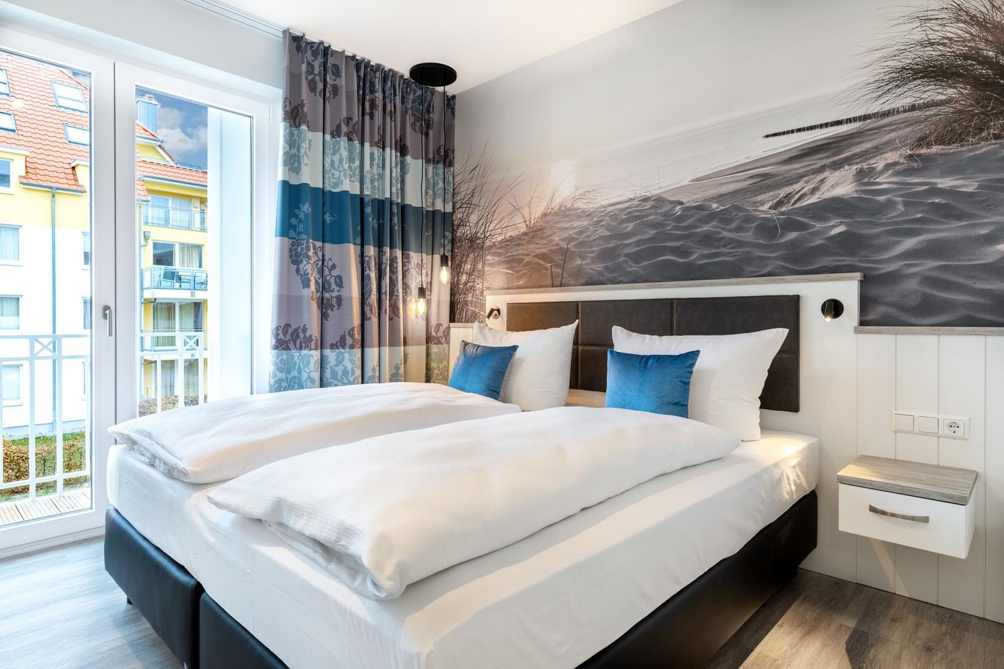 Apartmentanlage Meerblickvilla Apartmentanlage Meerblickvilla 1-04 Großenbrode - Schlafzimmer mit zwei Boxspringbetten - gbmv1-04 - Großenbrode