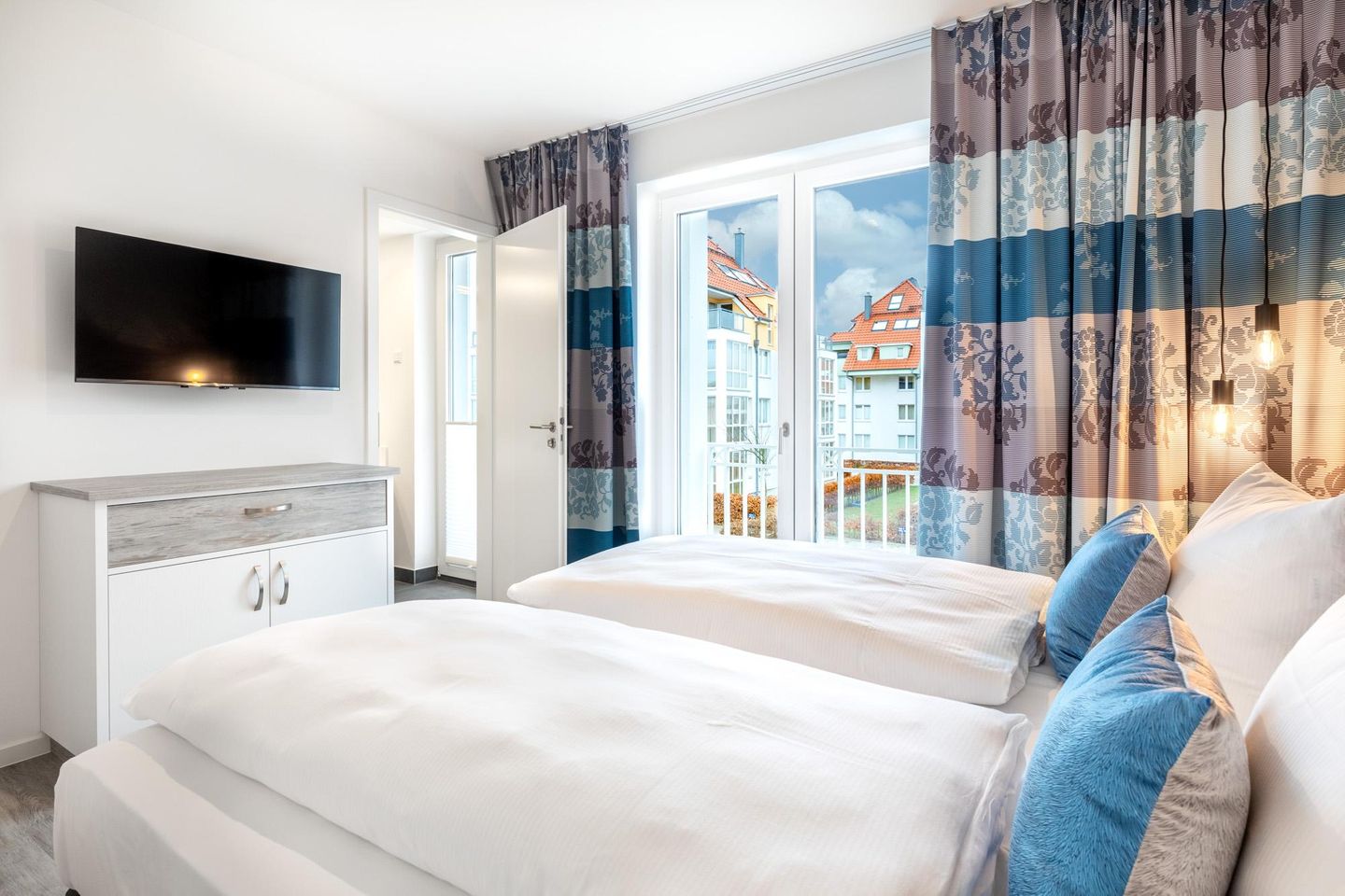 Apartmentanlage Meerblickvilla Apartmentanlage Meerblickvilla 1-04 Großenbrode - Schlafzimmer mit Flatscreen-TV - gbmv1-04 - Großenbrode