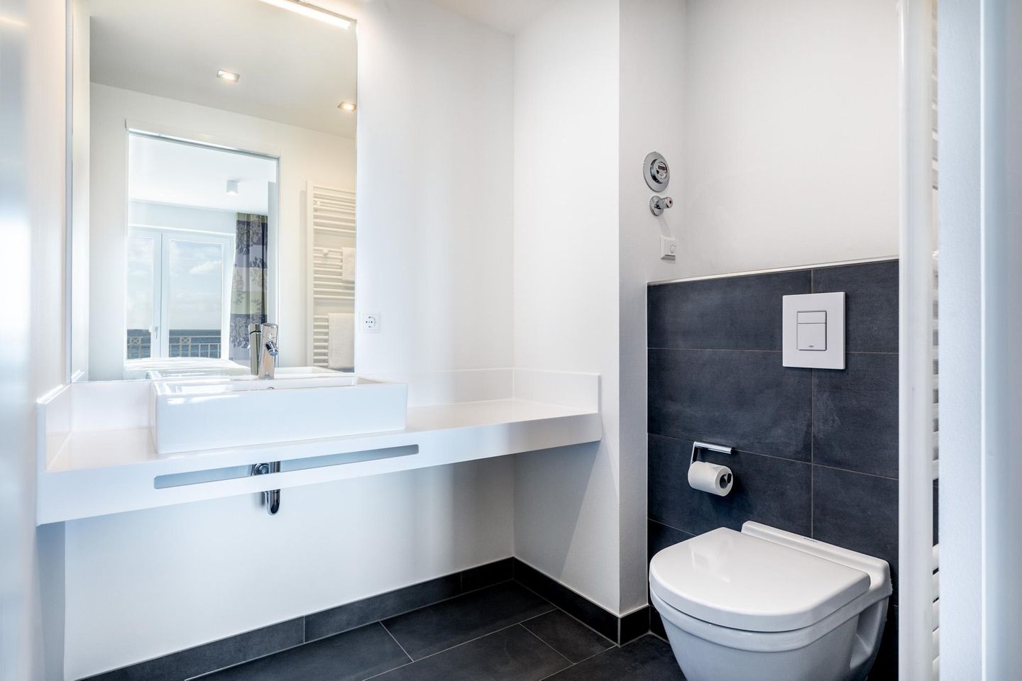 Apartmentanlage Meerblickvilla Apartmentanlage Meerblickvilla 1-10 Großenbrode - Schlafzimmer 2 mit Zugang zum Badezimmer 2