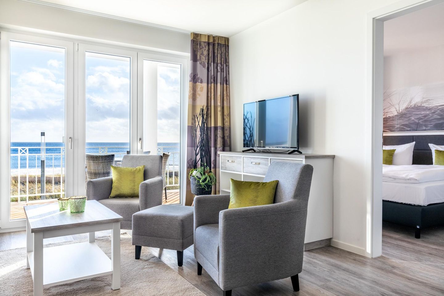 Apartmentanlage Meerblickvilla Apartmentanlage Meerblickvilla 1-10 Großenbrode - Wohn-/Essbereich mit Flatscreen-TV