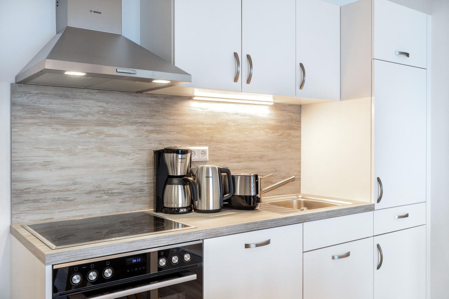 Apartmentanlage Meerblickvilla Apartmentanlage Meerblickvilla 1-14 Großenbrode - Offene Küche mit Backofen und Geschirrspüler