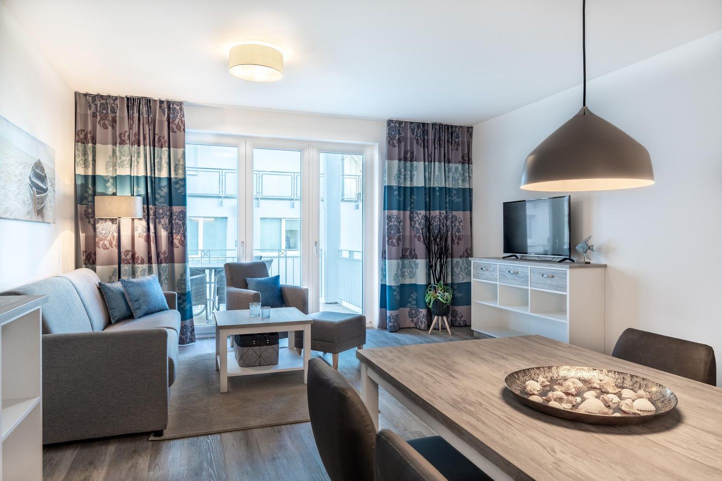 Apartmentanlage Meerblickvilla Apartmentanlage Meerblickvilla 1-14 Großenbrode - Wohn-/Essbereich mit Zugang zum Balkon