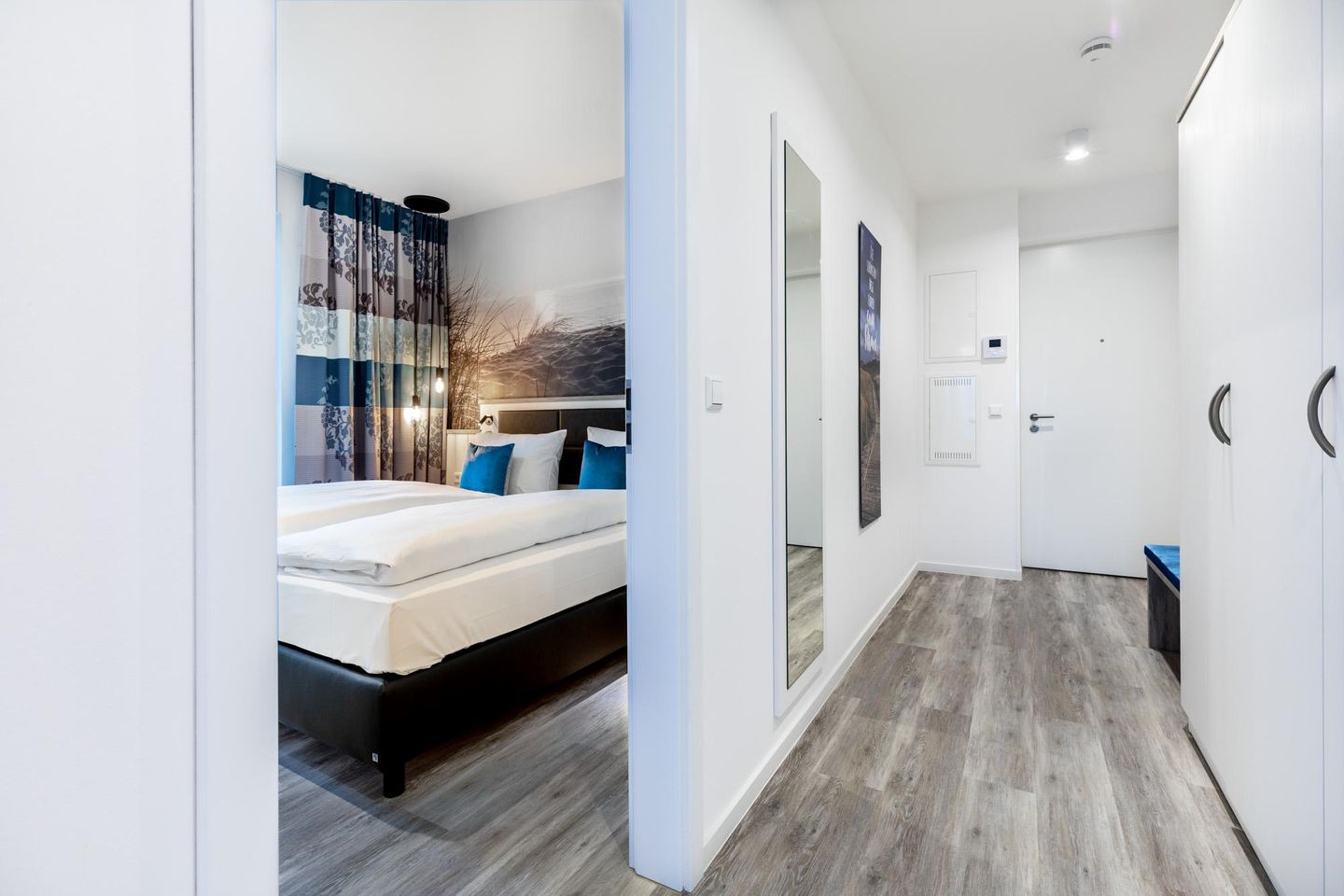 Apartmentanlage Meerblickvilla Apartmentanlage Meerblickvilla 2-18 Großenbrode - Flur mit Zugang zum Schlafzimmer