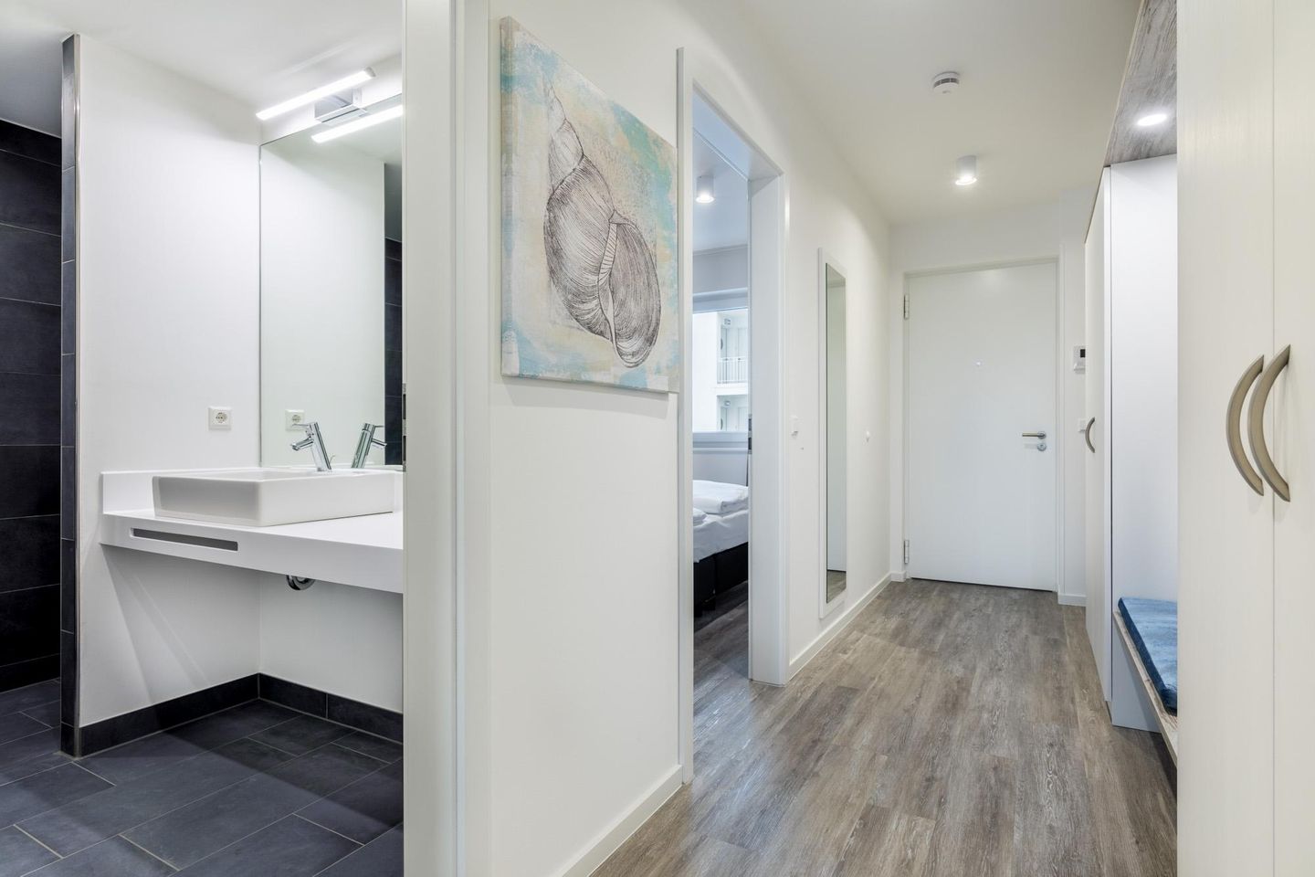 Apartmentanlage Meerblickvilla Apartmentanlage Meerblickvilla 2-20 Großenbrode - Flur mit Zugang zum Bade- und Schlafzimmer