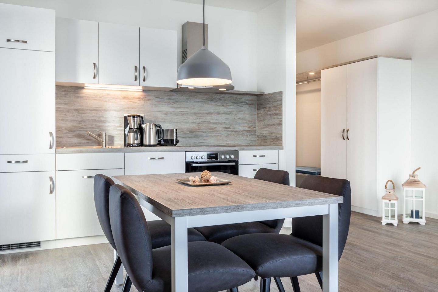 Apartmentanlage Meerblickvilla Apartmentanlage Meerblickvilla 3-36 Großenbrode - Offene Küche mit Sitzgelegenheit