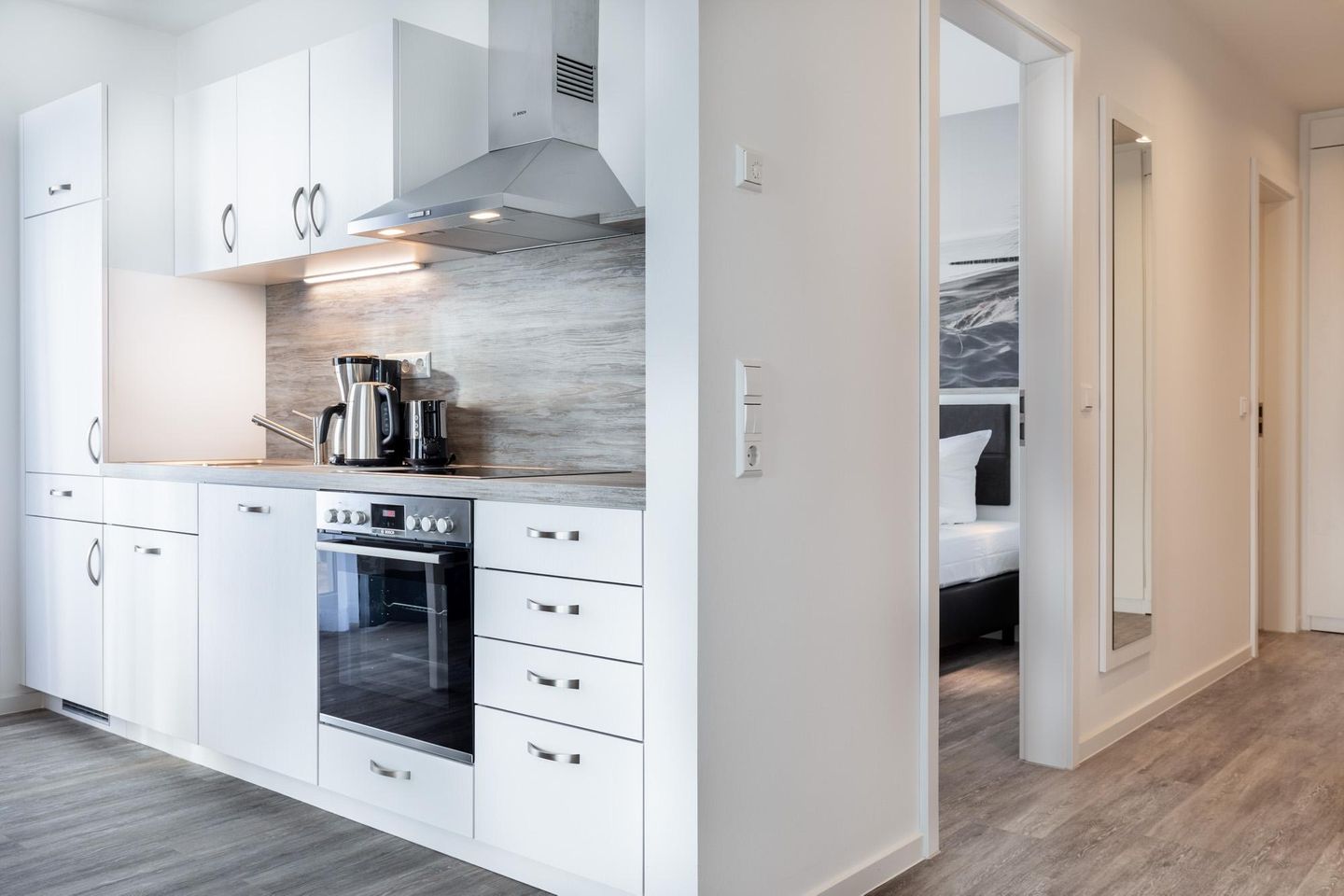 Apartmentanlage Meerblickvilla Apartmentanlage Meerblickvilla 3-36 Großenbrode - Offene Küche mit Backofen und Geschirrspüler