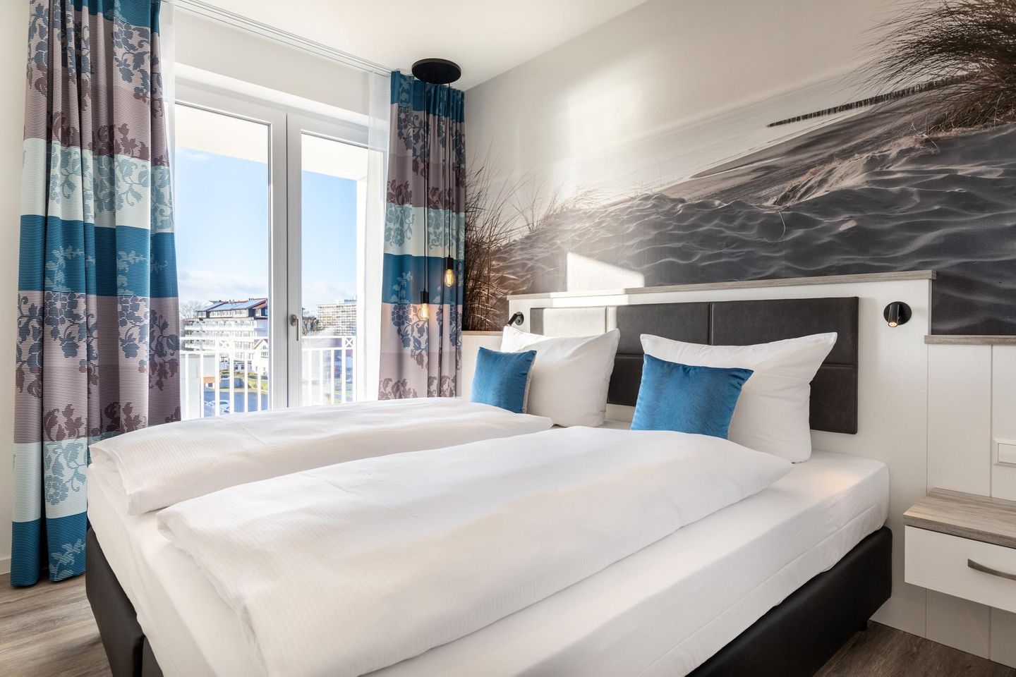 Apartmentanlage Meerblickvilla Apartmentanlage Meerblickvilla 3-36 Großenbrode - Schlafzimmer mit Zugang zum Balkon