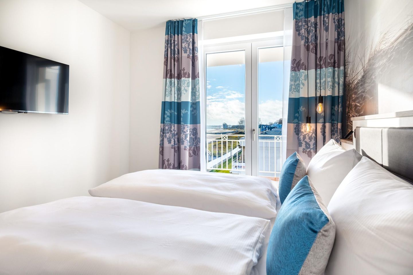 Apartmentanlage Meerblickvilla Apartmentanlage Meerblickvilla 3-36 Großenbrode - Schlafzimmer mit Flatscreen-TV