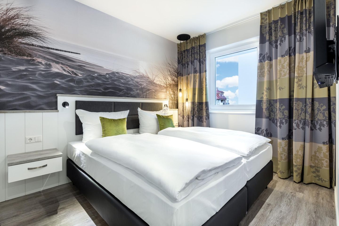 Apartmentanlage Meerblickvilla Apartmentanlage Meerblickvilla 1-05 Großenbrode - Schlafzimmer mit Boxspringbett - gbmv1-05 - Großenbrode