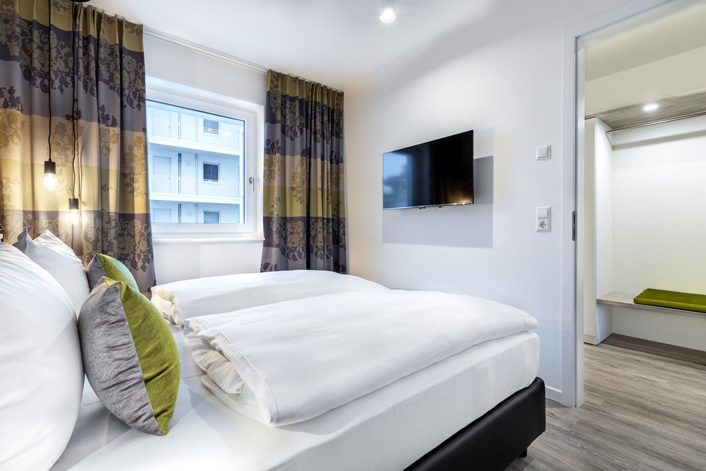 Apartmentanlage Meerblickvilla Apartmentanlage Meerblickvilla 1-05 Großenbrode - Schlafzimmer mit Flatscreen-TV - gbmv1-05 - Großenbrode