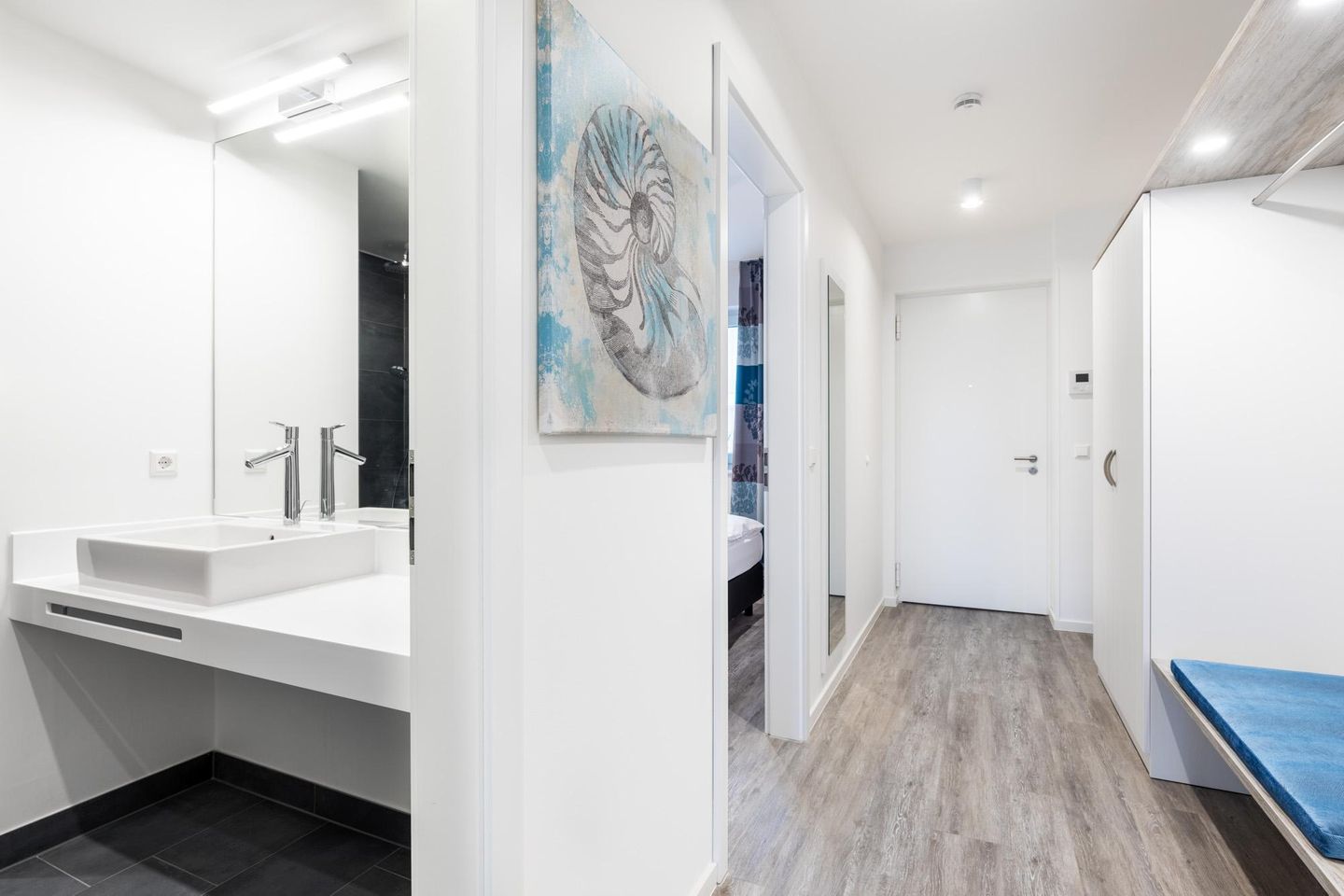 Apartmentanlage Meerblickvilla Apartmentanlage Meerblickvilla 1-06 Großenbrode - Flur mit Blick zum Badezimmer