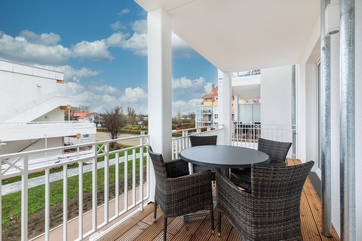 Apartmentanlage Meerblickvilla Apartmentanlage Meerblickvilla 1-08 Großenbrode - Balkon 2 mit Gartenmöbeln