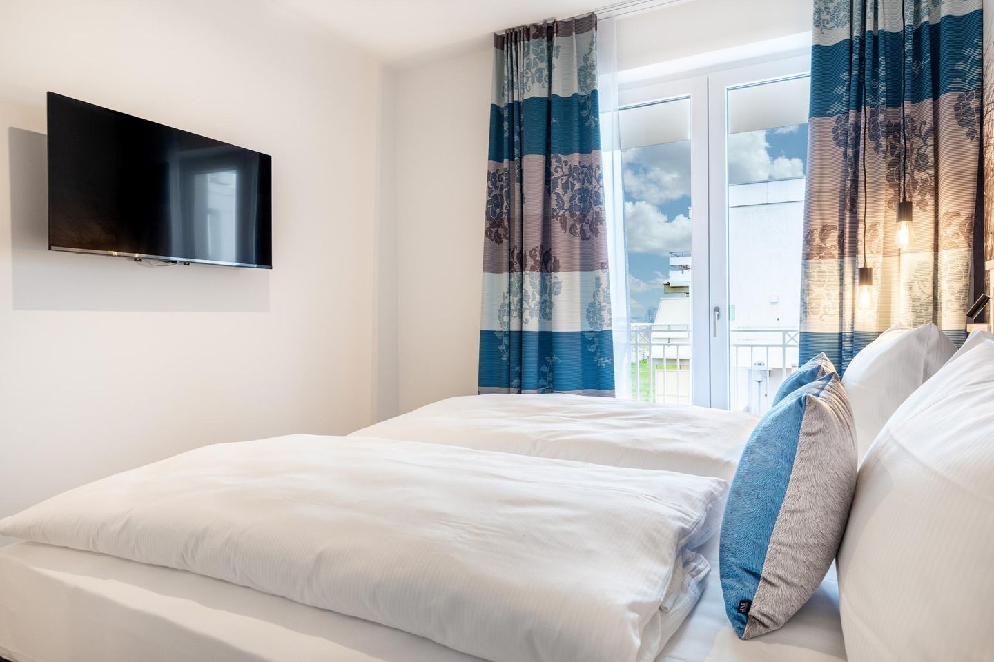 Apartmentanlage Meerblickvilla Apartmentanlage Meerblickvilla 1-08 Großenbrode - Schlafzimmer mit Zugang zum Balkon