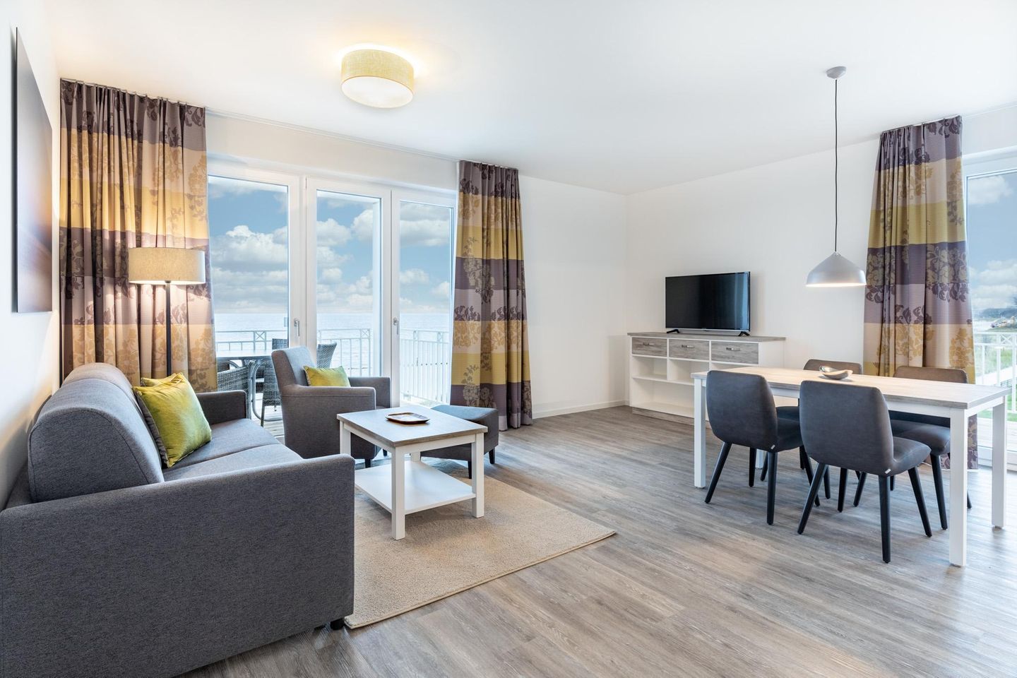 Apartmentanlage Meerblickvilla Apartmentanlage Meerblickvilla 2-22 Großenbrode - Wohn-/Essbereich mit Sitzgelegenheit