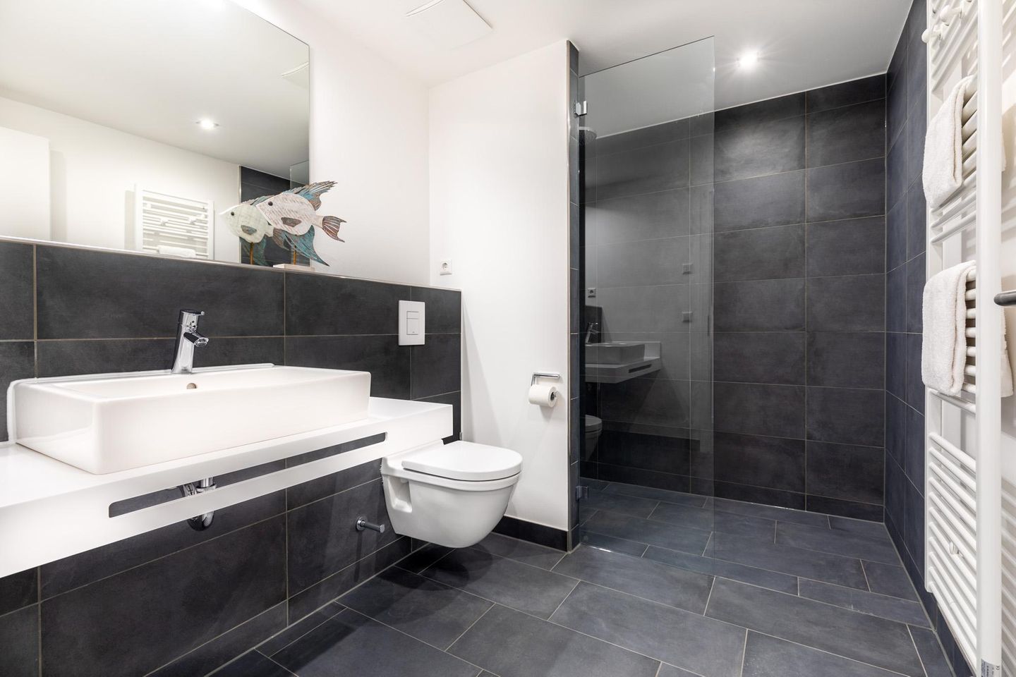 Apartmentanlage Meerblickvilla Apartmentanlage Meerblickvilla 2-23 Großenbrode - Badezimmer mit Waschtisch und WC