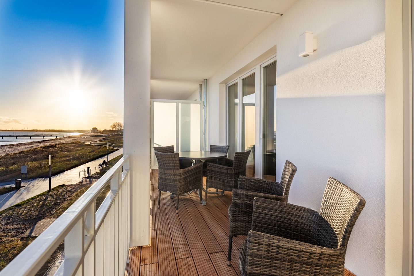 Apartmentanlage Meerblickvilla Apartmentanlage Meerblickvilla 2-25 Großenbrode - Balkon mit Zugang zum Schlafzimmer und Wohnbereich