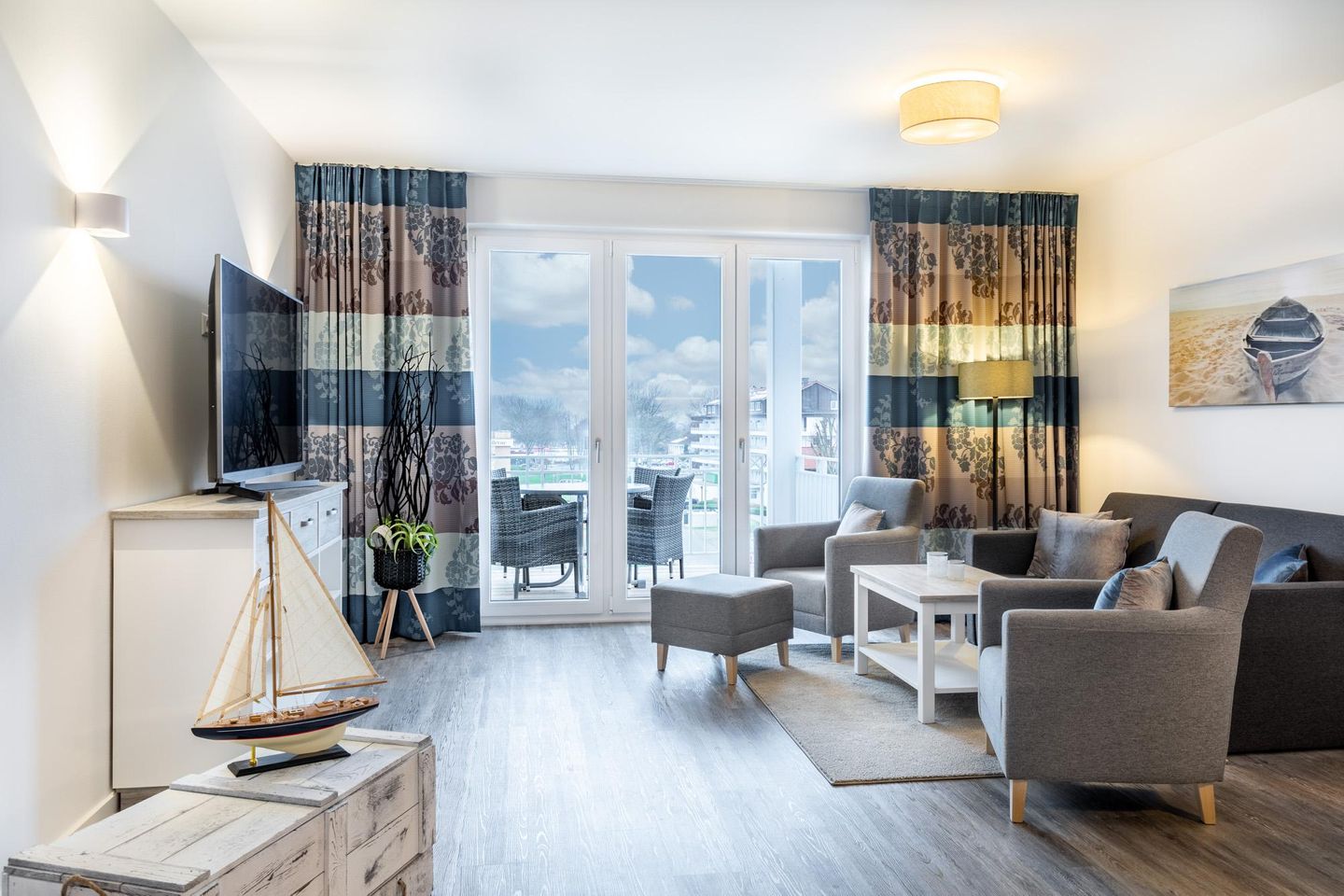 Apartmentanlage Meerblickvilla Apartmentanlage Meerblickvilla 3-34 Großenbrode - Wohn-/Essbereich mit Zugang zum Balkon