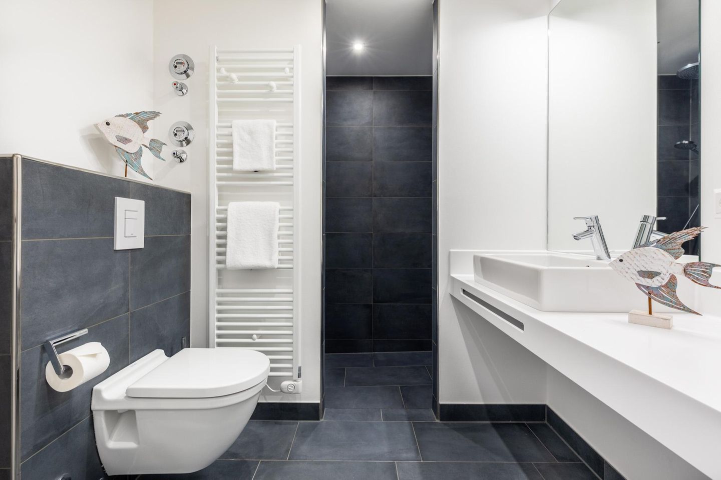 Apartmentanlage Meerblickvilla Apartmentanlage Meerblickvilla 3-34 Großenbrode - Badezimmer mit Waschtisch und WC