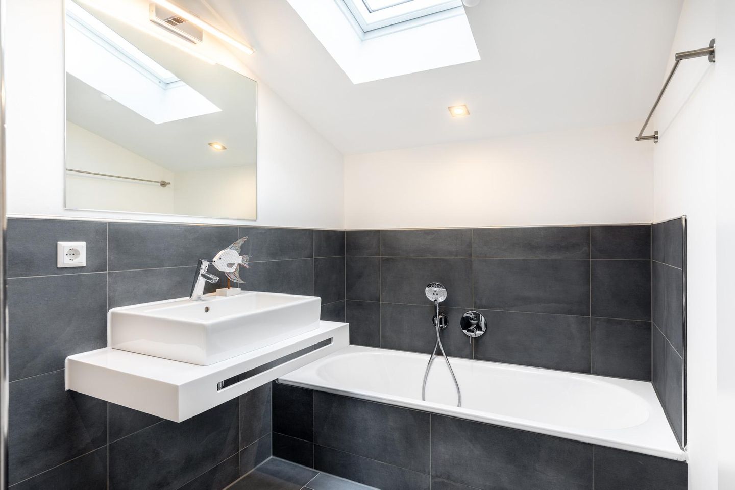 Apartmentanlage Meerblickvilla Apartmentanlage Meerblickvilla 3-34 Großenbrode - Badezimmer mit Badewanne und Waschtisch