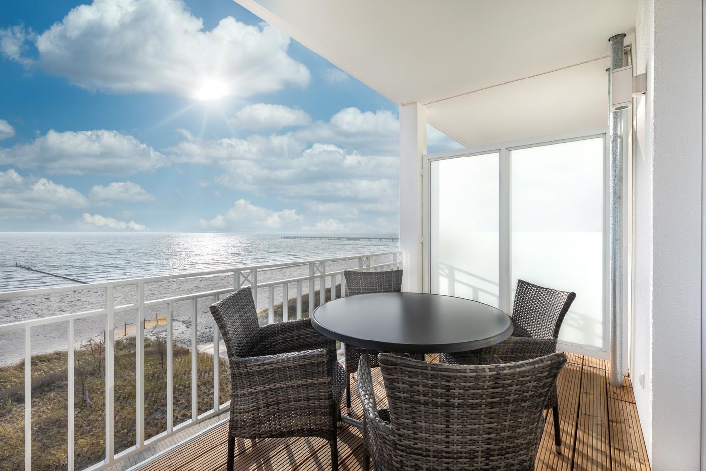Apartmentanlage Meerblickvilla Apartmentanlage Meerblickvilla 3-37 Großenbrode - Balkon mit Gartenmöbeln