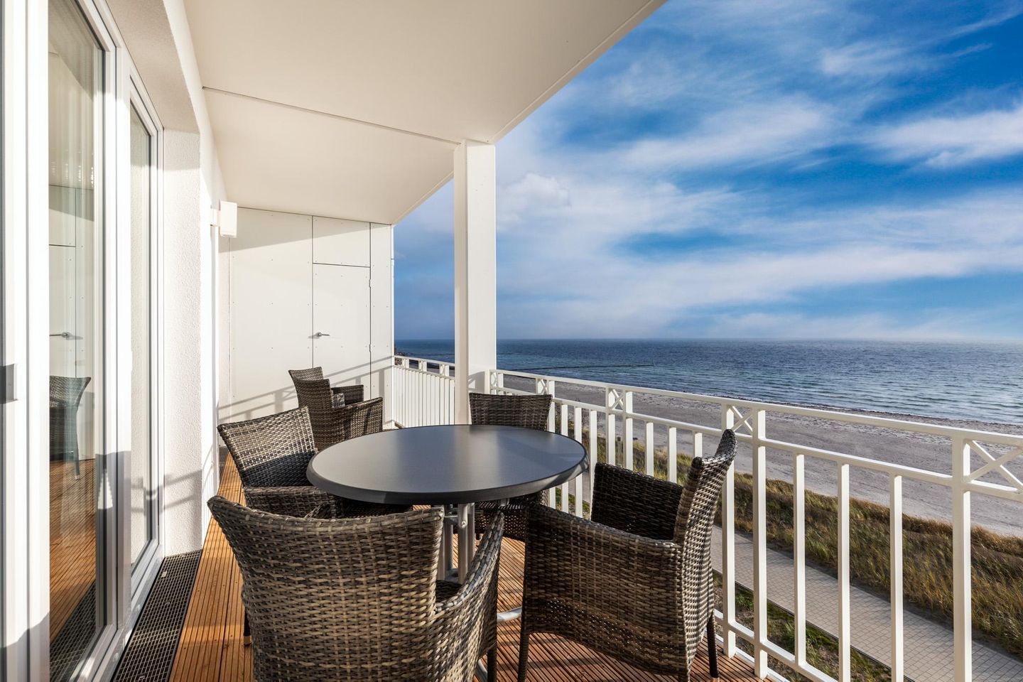 Apartmentanlage Meerblickvilla Apartmentanlage Meerblickvilla 3-39 Großenbrode - Balkon mit Gartenmöbeln
