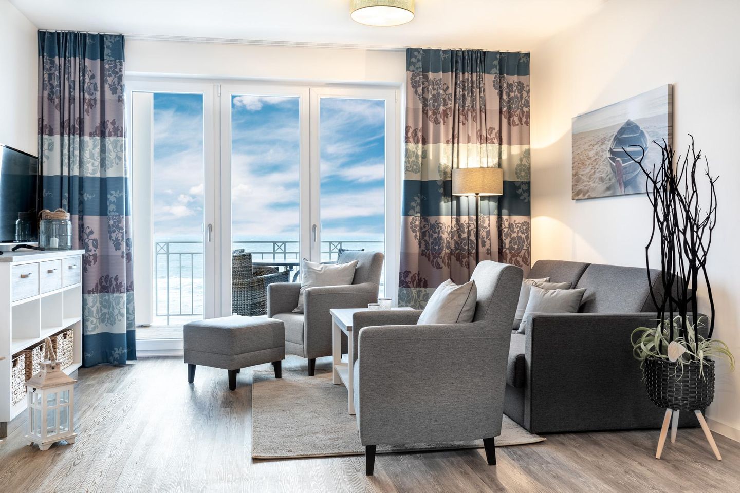 Apartmentanlage Meerblickvilla Apartmentanlage Meerblickvilla 3-39 Großenbrode - Wohn-/Essbereich mit Zugang zum Balkon