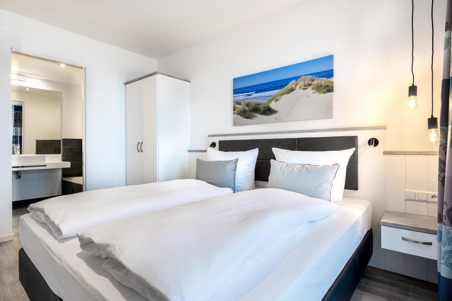 Apartmentanlage Meerblickvilla Apartmentanlage Meerblickvilla 3-39 Großenbrode - Schlafzimmer 2 mit Zugang zum Badezimmer