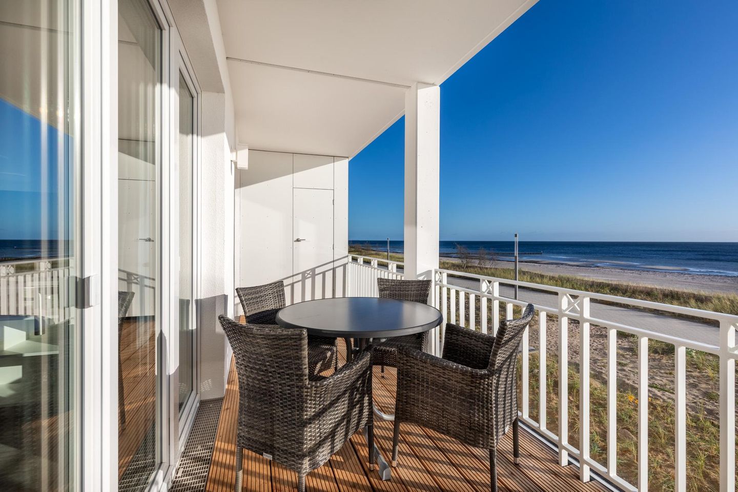 Apartmentanlage Meerblickvilla Apartmentanlage Meerblickvilla 1-11 Großenbrode - Balkon mit Gartenmöbeln