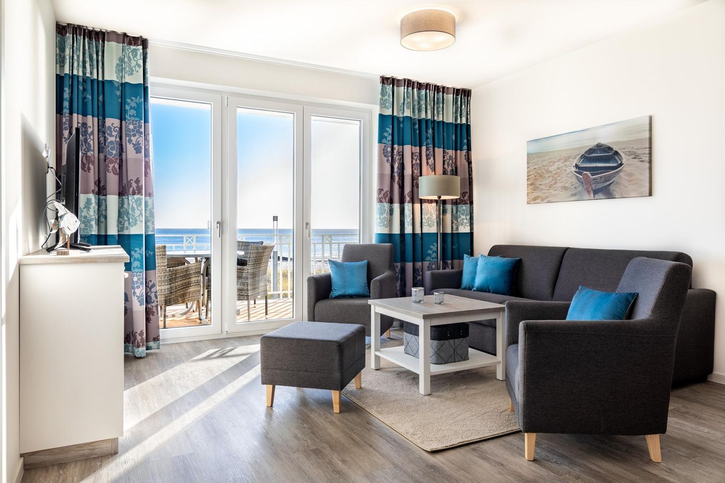 Apartmentanlage Meerblickvilla Apartmentanlage Meerblickvilla 1-11 Großenbrode - Wohn-/Essbereich mit Zugang zum Balkon