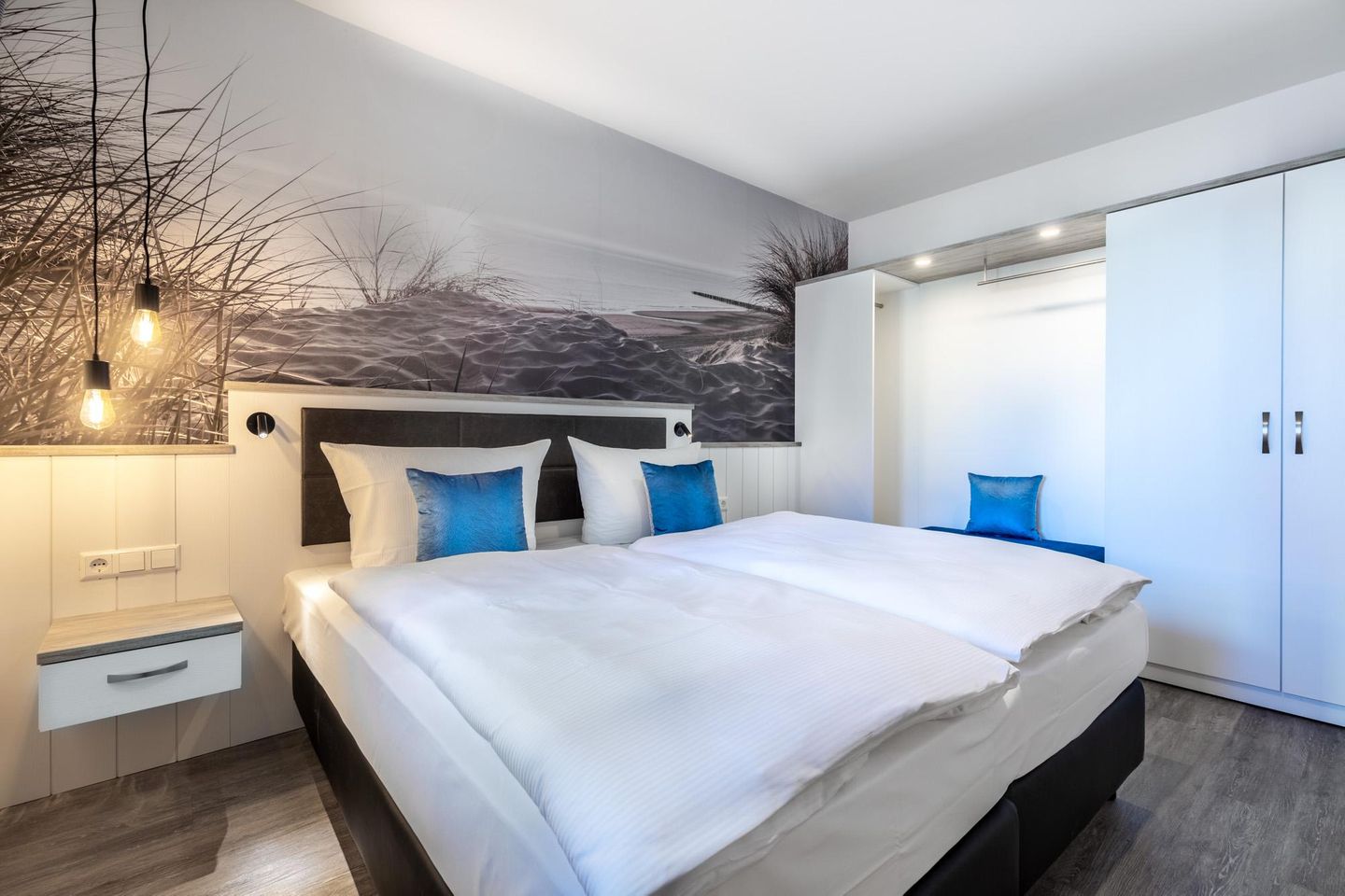 Apartmentanlage Meerblickvilla Apartmentanlage Meerblickvilla 1-11 Großenbrode - Schlafzimmer 1 mit Boxspringbett