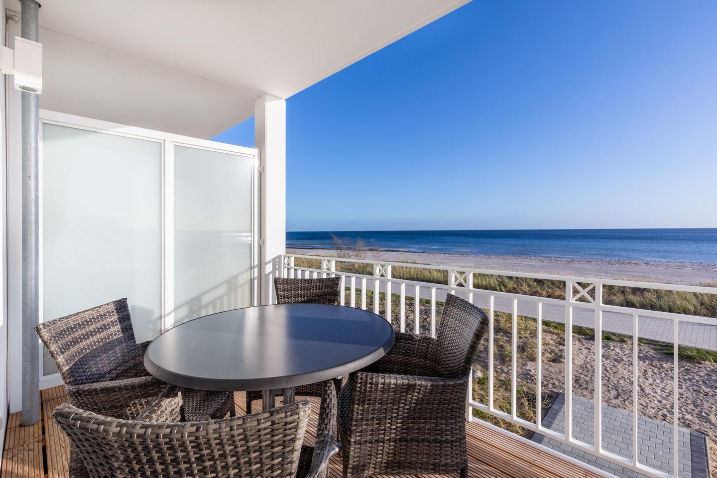 Apartmentanlage Meerblickvilla Apartmentanlage Meerblickvilla 1-12 Großenbrode - Balkon mit Gartenmöbeln