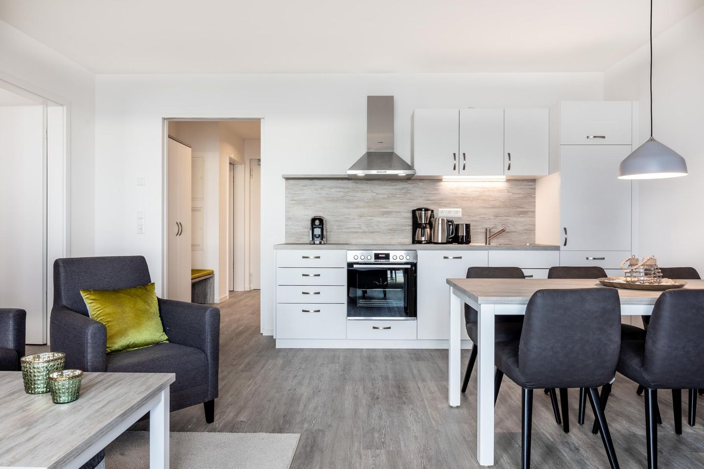 Apartmentanlage Meerblickvilla Apartmentanlage Meerblickvilla 2-26 Großenbrode - Wohn-/Essbereich mit Küchenzeile