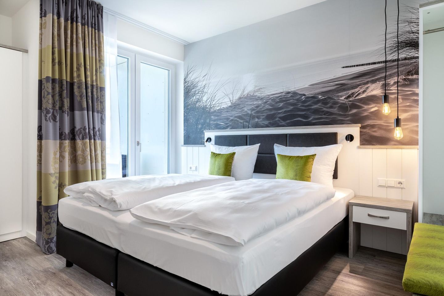 Apartmentanlage Meerblickvilla Apartmentanlage Meerblickvilla 2-26 Großenbrode - Schlafzimmer mit Boxspringbett