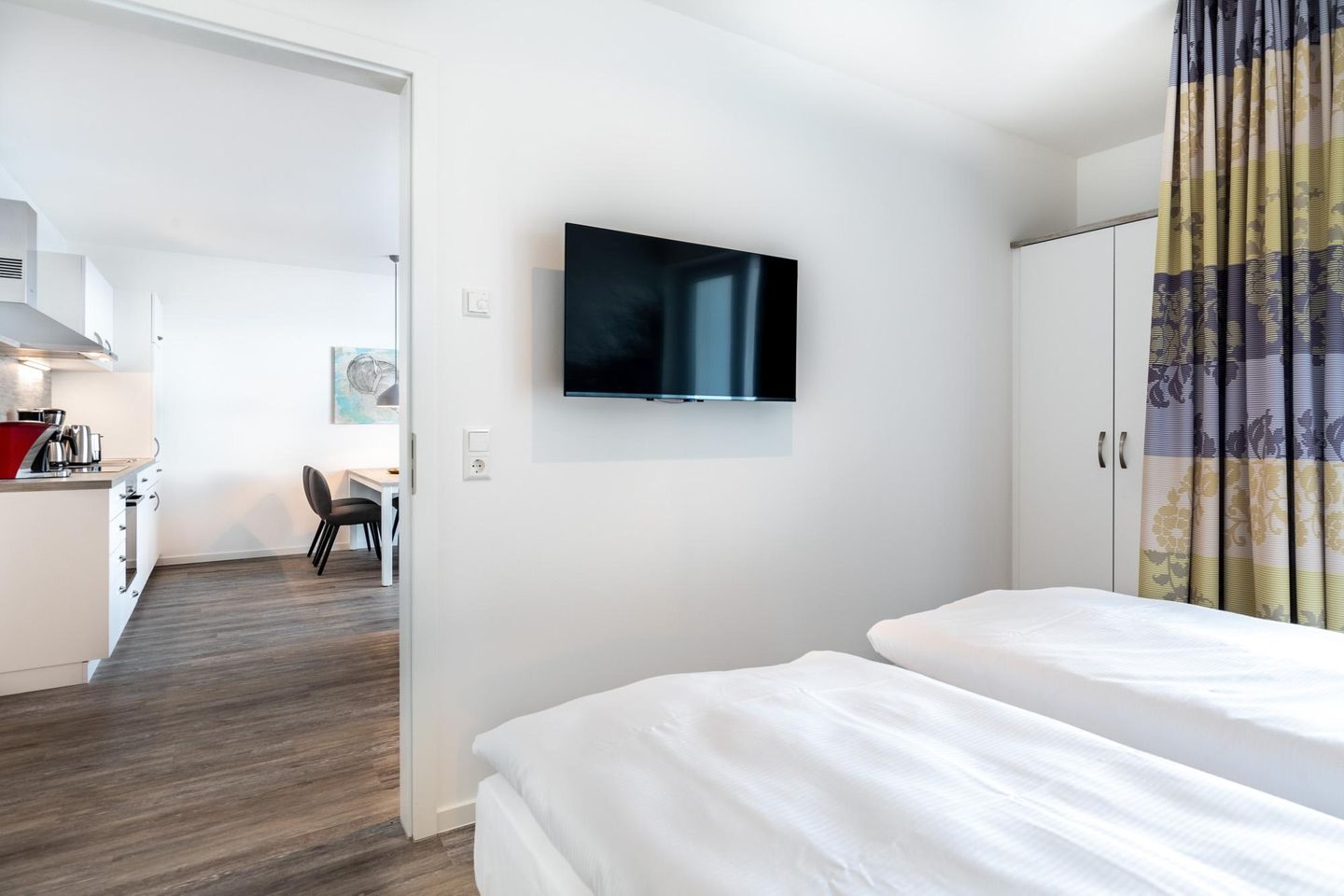 Apartmentanlage Meerblickvilla Apartmentanlage Meerblickvilla 2-26 Großenbrode - Schlafzimmer mit Zugang zum Wohn-/Essbereich