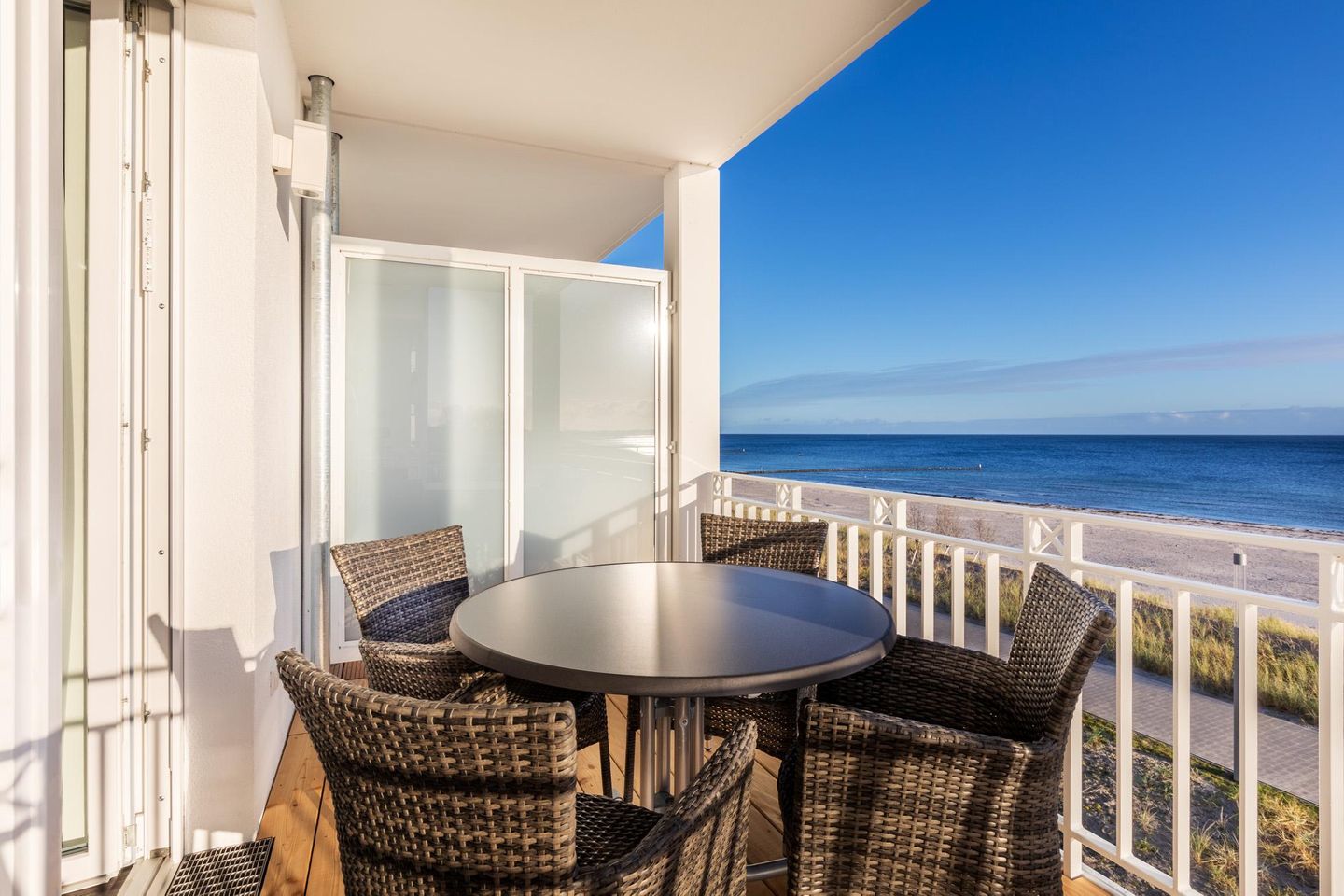 Apartmentanlage Meerblickvilla Apartmentanlage Meerblickvilla 2-26 Großenbrode - Balkon mit Zugang zum Wohn-/Essbereich