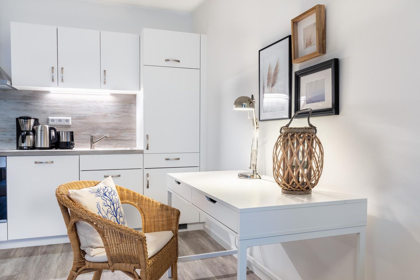 Apartmentanlage Meerblickvilla Apartmentanlage Meerblickvilla 2-28 Großenbrode - Wohn-/Essbereich mit Küchenzeile