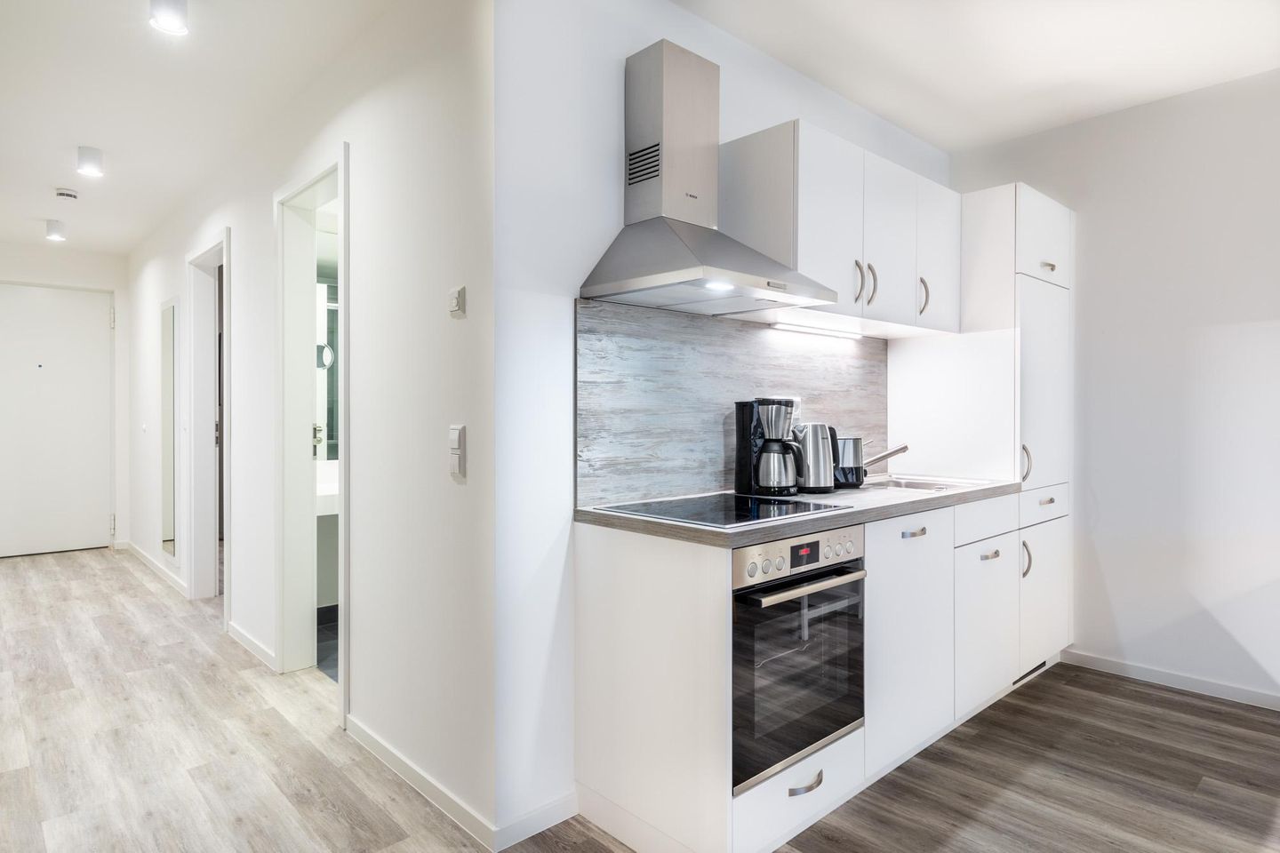 Apartmentanlage Meerblickvilla Apartmentanlage Meerblickvilla 2-28 Großenbrode - Küchenzeile mit Backofen und Geschirrspüler